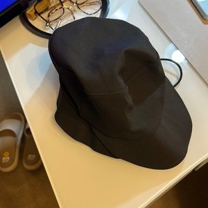 EUC Women’s Wide Rim Bucket Hat LULULEMON